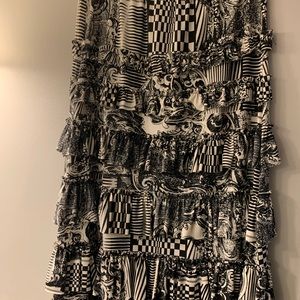 Skirts - Shannas threads medium Black & white ruffle skirt Skirts - Shannas threads medium Black & white ruffle skirt